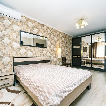 Poznyaky Apartments Patriotika Kiev Ngoại thất bức ảnh