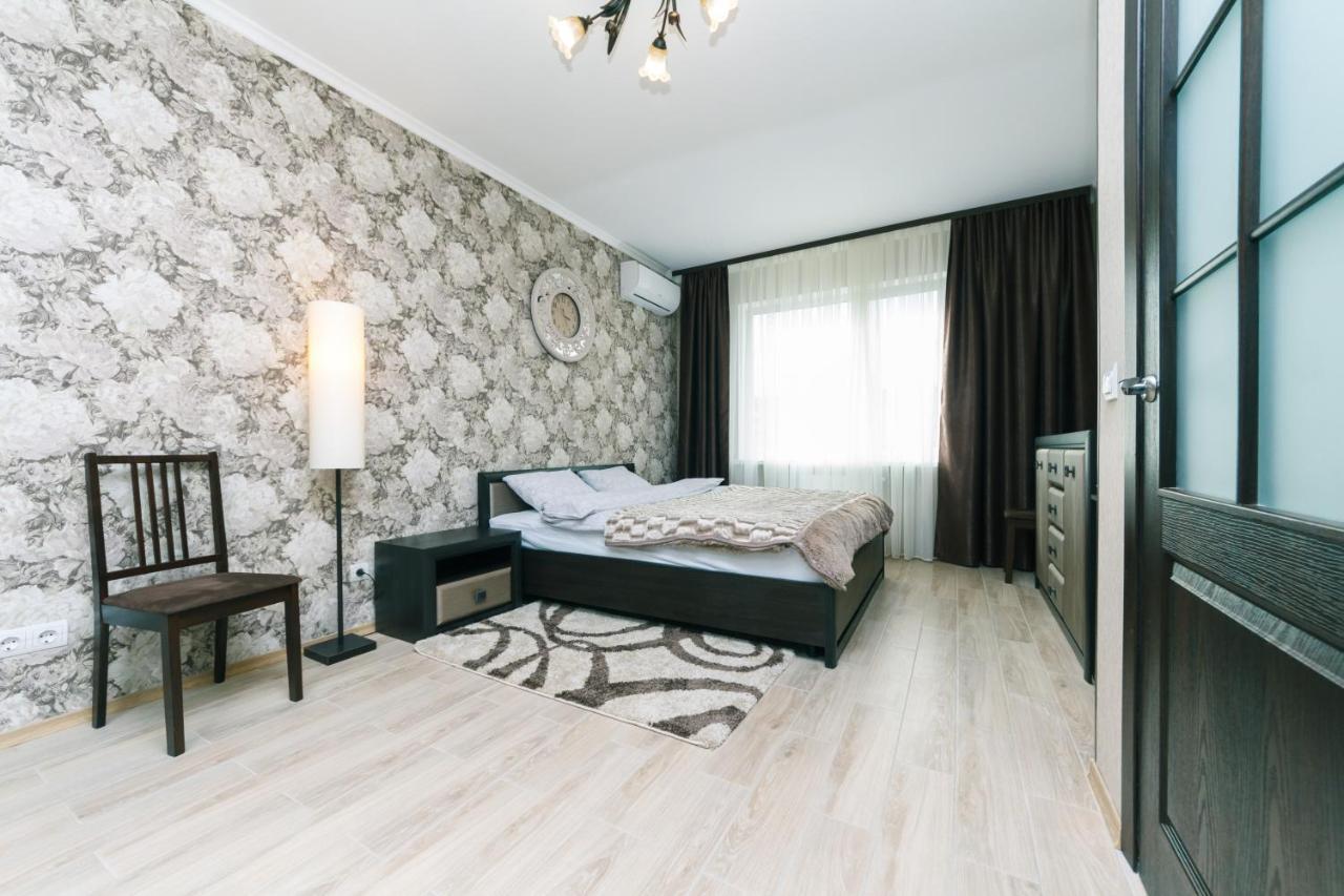 Poznyaky Apartments Patriotika Kiev Ngoại thất bức ảnh