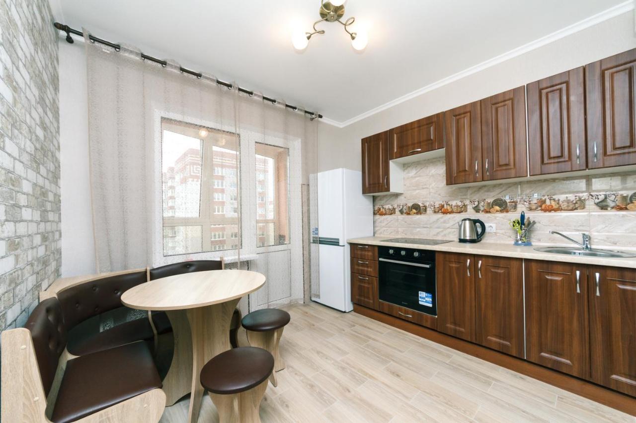 Poznyaky Apartments Patriotika Kiev Ngoại thất bức ảnh
