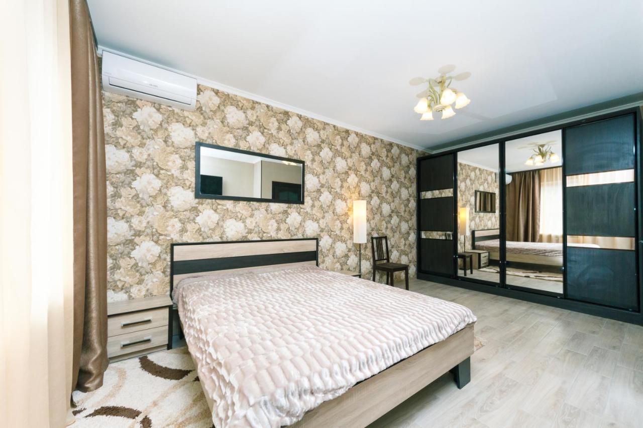 Poznyaky Apartments Patriotika Kiev Ngoại thất bức ảnh