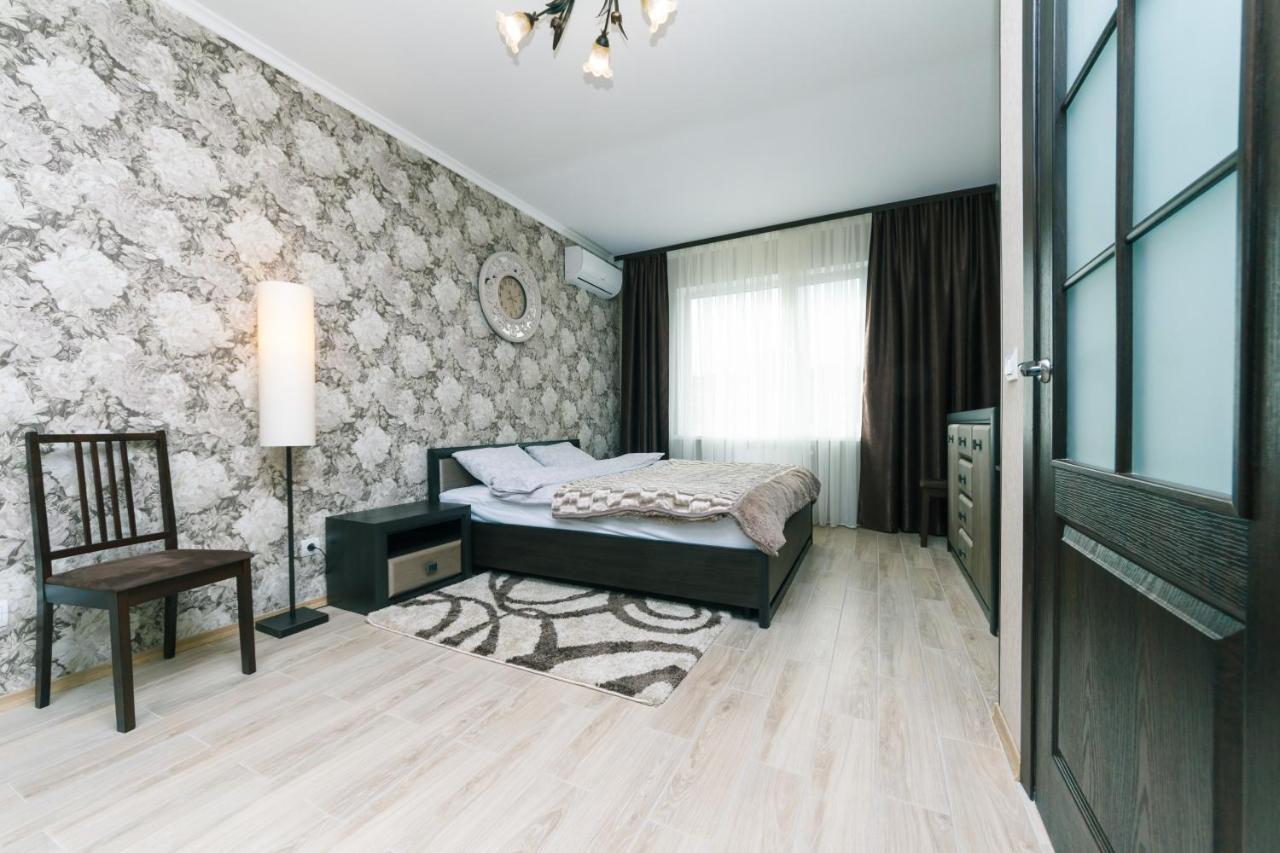 Poznyaky Apartments Patriotika Kiev Ngoại thất bức ảnh