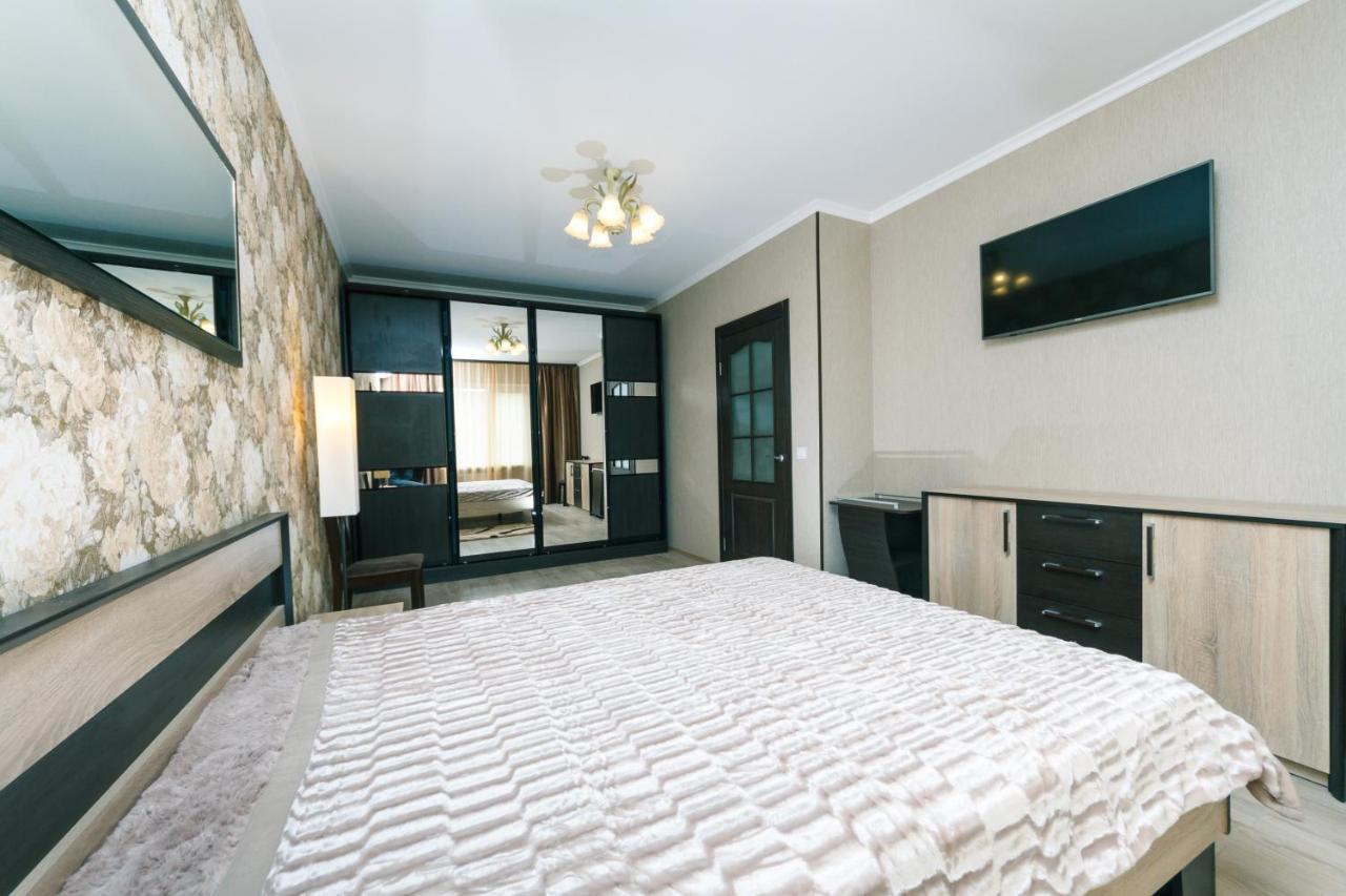 Poznyaky Apartments Patriotika Kiev Ngoại thất bức ảnh