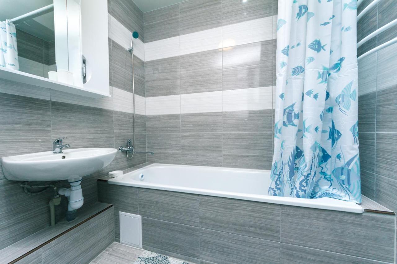 Poznyaky Apartments Patriotika Kiev Ngoại thất bức ảnh