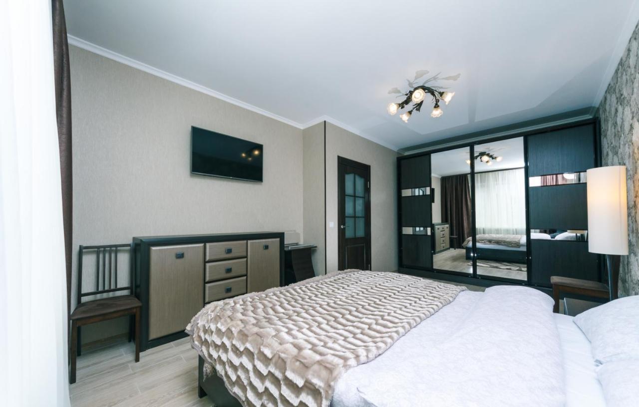 Poznyaky Apartments Patriotika Kiev Ngoại thất bức ảnh