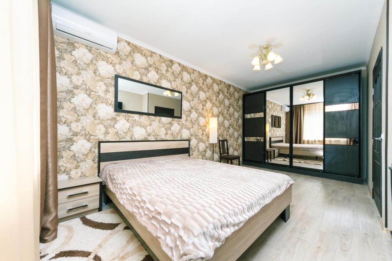 Poznyaky Apartments Patriotika Kiev Ngoại thất bức ảnh